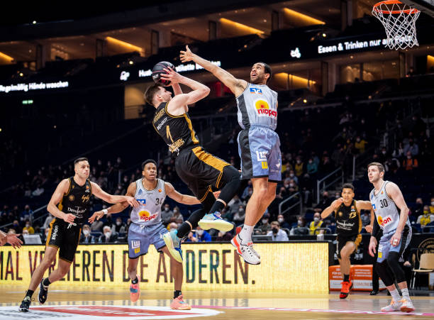 论场中的特 论场中的特