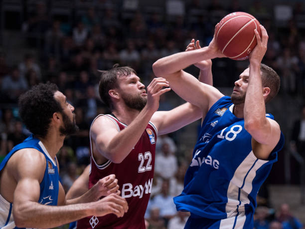 极其相似的 极其相似的